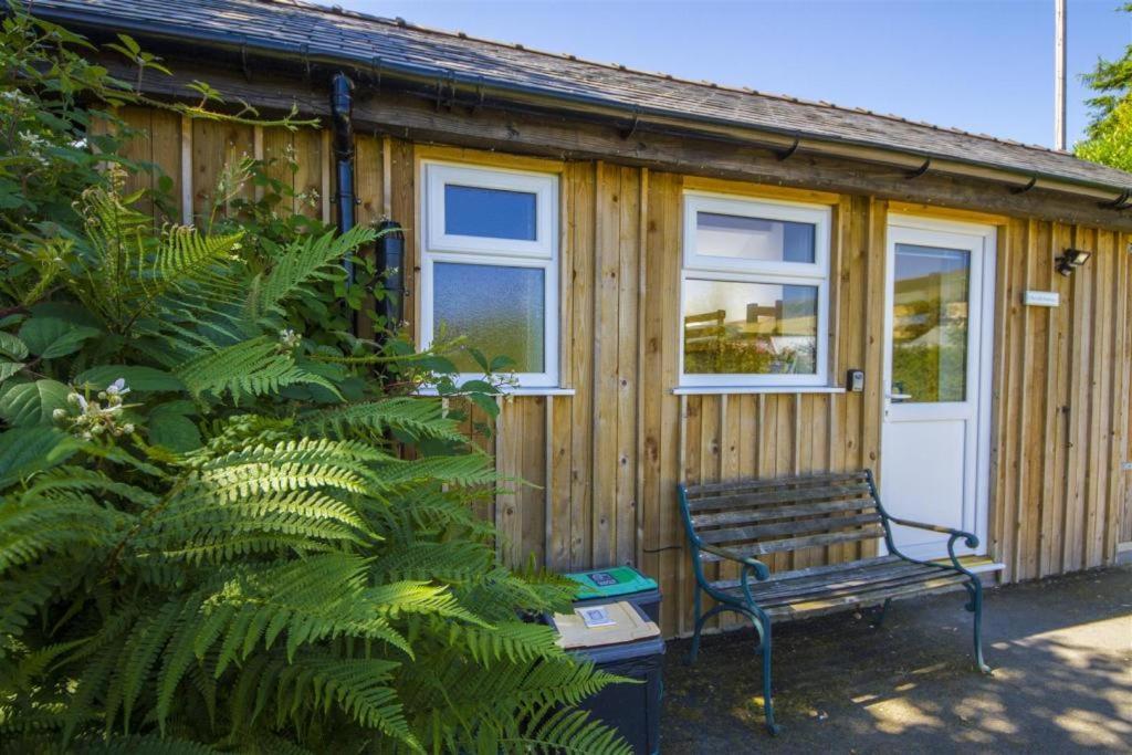 Wild Valley Bunkhouse Llanrhaeadr-ym-Mochnant Exterior photo
