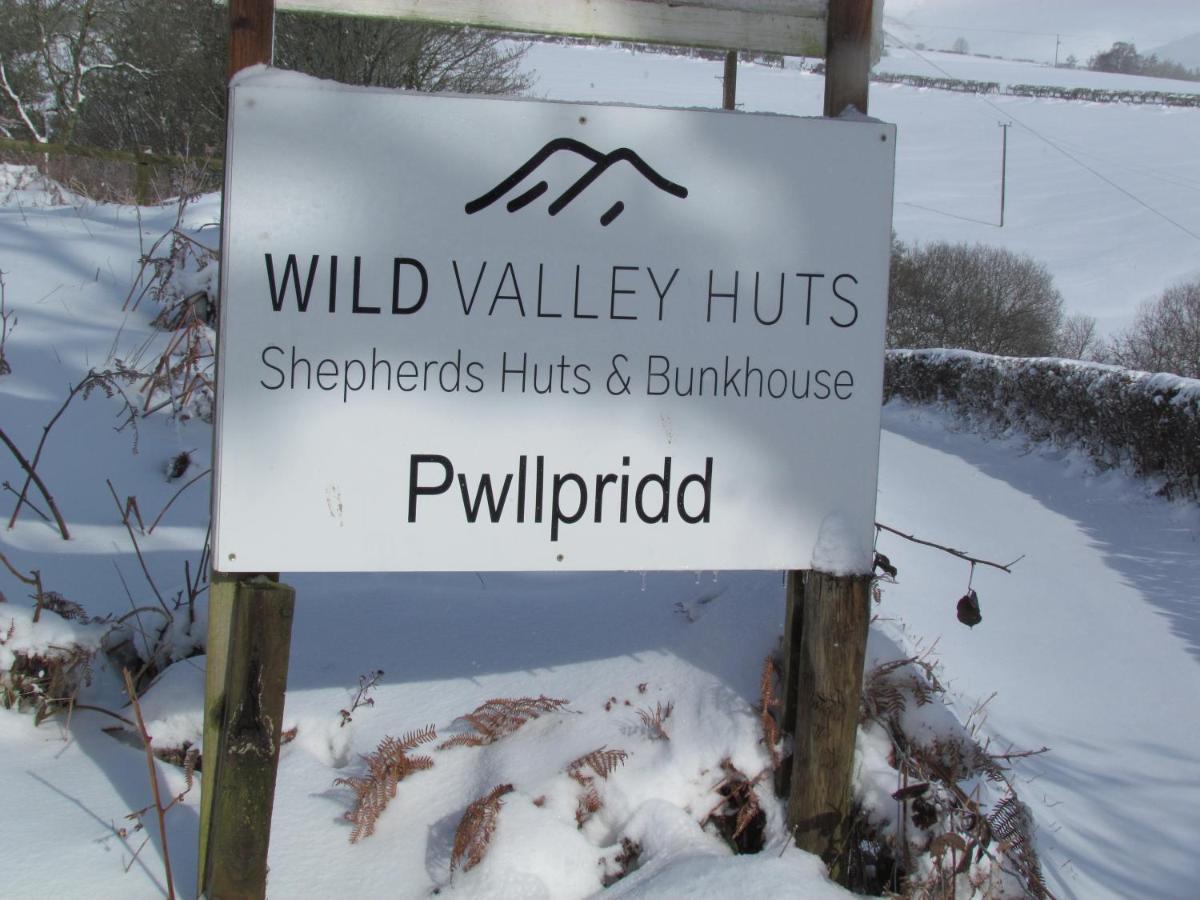 Wild Valley Bunkhouse Llanrhaeadr-ym-Mochnant Exterior photo