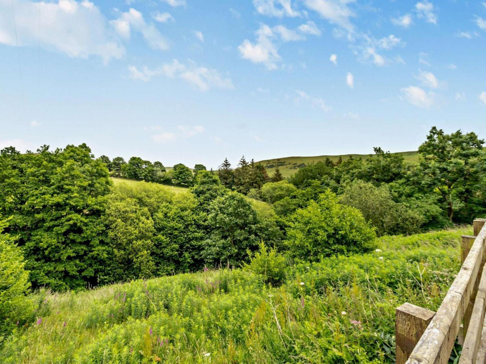 Wild Valley Bunkhouse Llanrhaeadr-ym-Mochnant Exterior photo